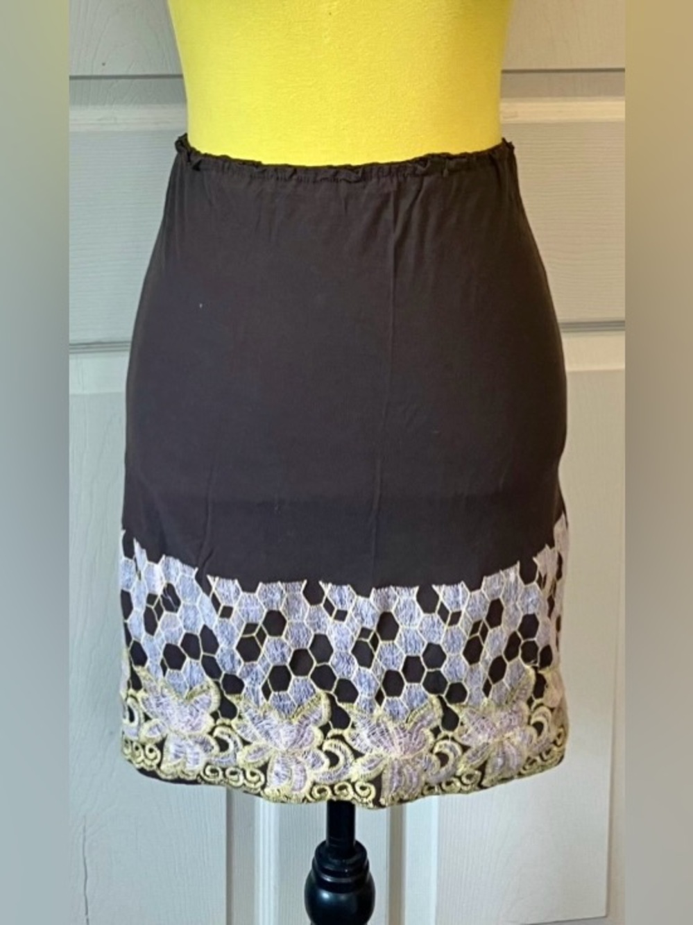 Brown Mini Skirt w/ Yellow, White Floral Embroidered Trim: Stretch Waist, Sz. M